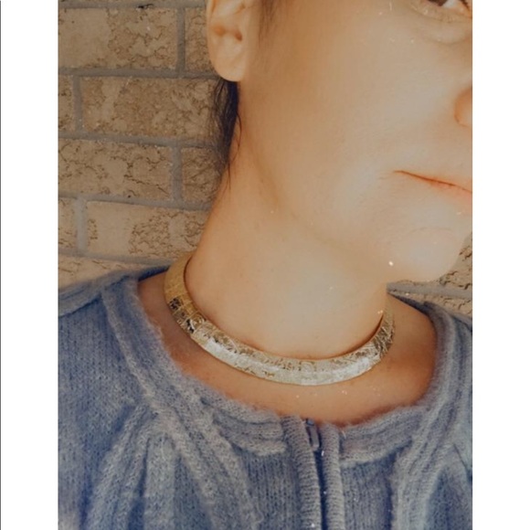 Stunning embossed Gold Plated Choker - Picture 5 of 7